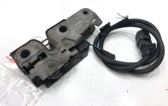 Volkswagen Golf VI Engine bonnet/hood lock/catch