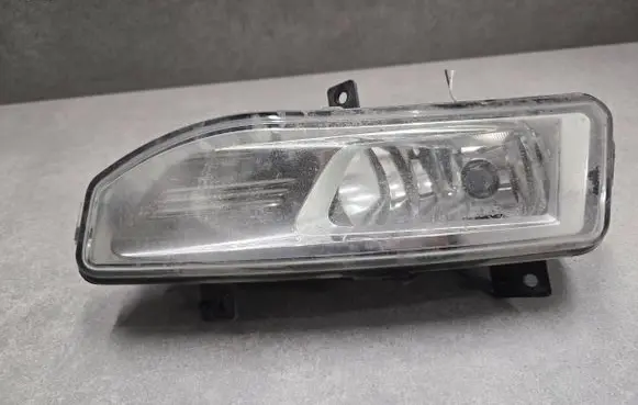 Nissan Leaf II (ZE1) Front fog light 90078635 90078835