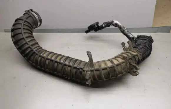 Air intake hose/pipe