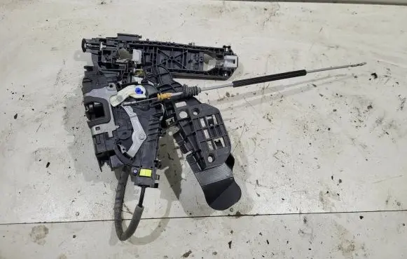 Mercedes-Benz GL X166 Front door lock A2220063999 A2047602134
