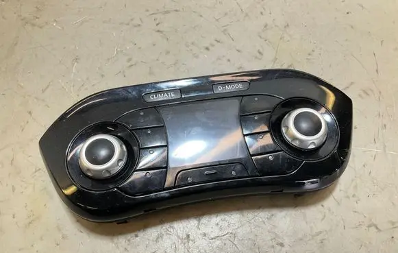 Nissan Juke I F15 Climate control unit 24845BV82C G3JA0242