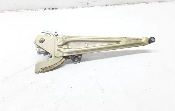 Rear door manual window regulator