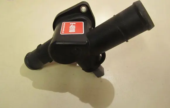 Volkswagen Caddy Engine coolant pipe/hose 06A121133AL