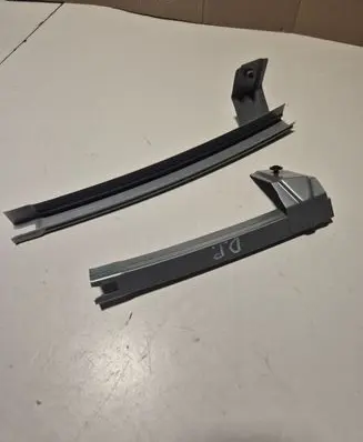 Dacia Spring Door glass rail 