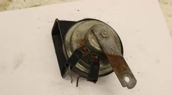 Chrysler Town & Country V Horn signal A046495 0055306
