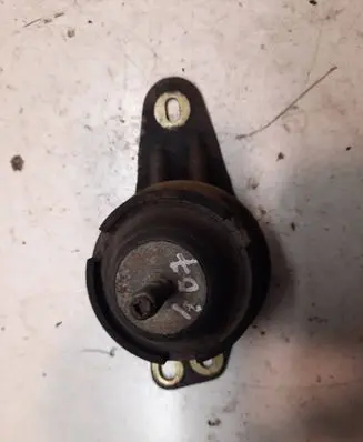 Peugeot 407 Engine mount bracket