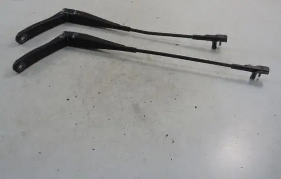 Opel Astra H Front wiper blade arm 13111219