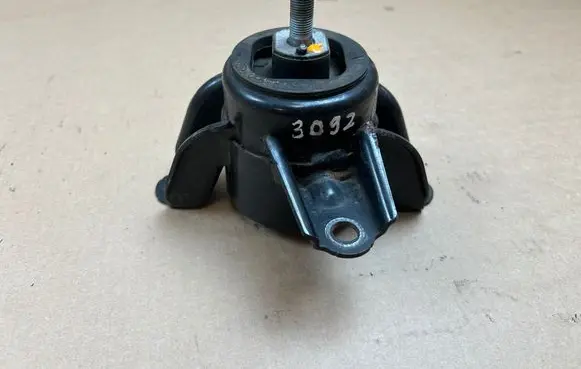 Hyundai i40 Engine mount bracket 218103Z100