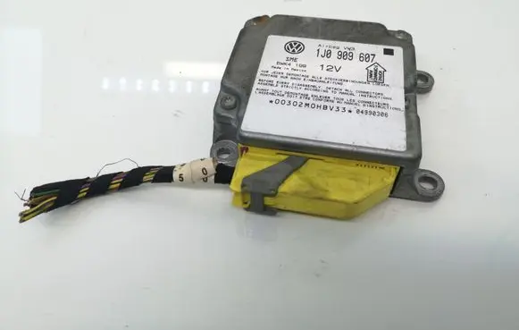 Volkswagen PASSAT B5 Airbag control unit/module 1J0909607