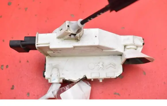 Citroen C5 Front door lock 574388