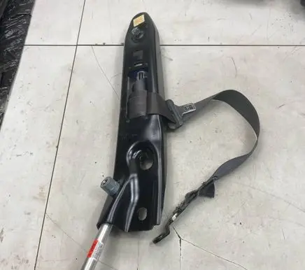 Volvo XC90 Front seatbelt 8619630