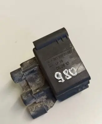 Mercedes-Benz R W251 Air suspension valve block A2513200158