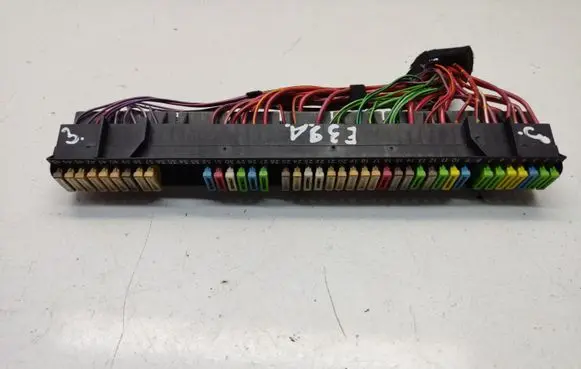 BMW 5 E39 Fuse module 8366570 61138366570
