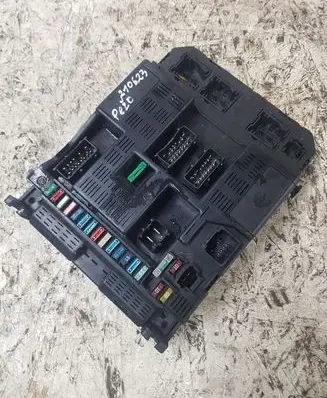 Peugeot 307 Fuse module 00450032