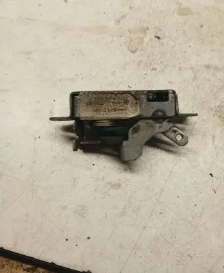 Mercedes-Benz C W202 Front door lock loop/hook striker 0067801635