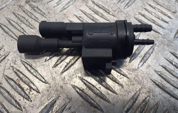 Mercedes-Benz C W203 Valve vacuum 0025401497