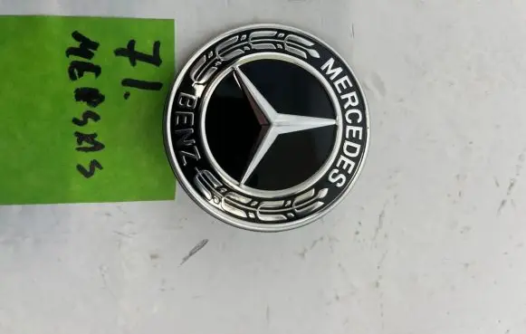 Mercedes-Benz GLC C253 Manufacturer badge logo/emblem A0008172605