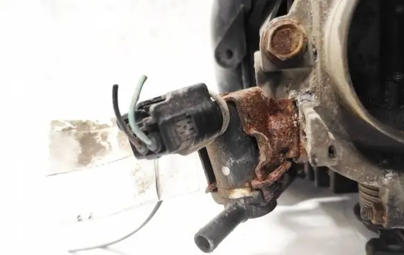 Mazda 3 I Turbo solenoid valve 1362002731