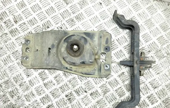 Chrysler Town u0026 Country V Spare wheel mounting bracket 