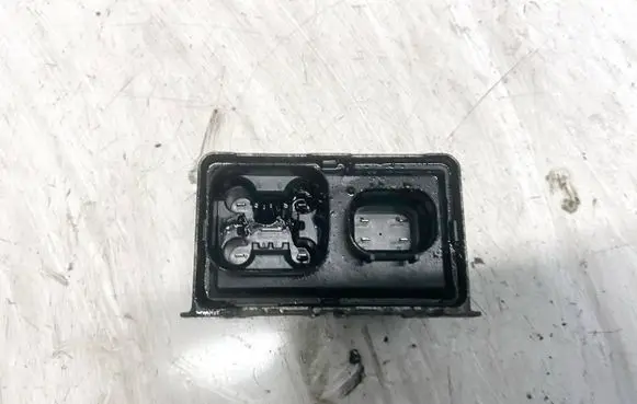 Opel Insignia A Glow plug pre-heat relay 55574293