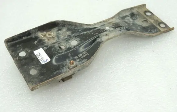 Volkswagen Tiguan Muffler mount bracket/holder 5N0802128 5N0802117