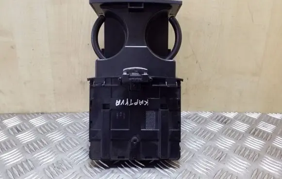 Chevrolet Captiva Cup holder back 