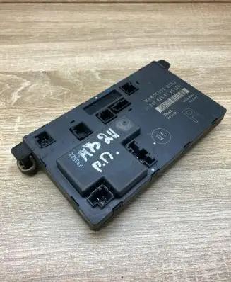 Mercedes-Benz E W211 Door control unit/module 2118208485