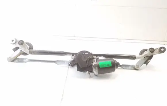 KIA Soul Front wiper linkage and motor 98100B2000