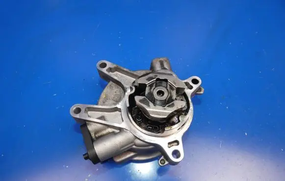 Fiat 500X Vacuum pump 380040031