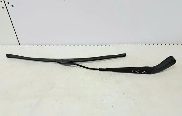Volvo S80 Front wiper blade arm