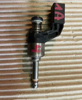 Volkswagen Golf Plus Fuel injector 03C906036F