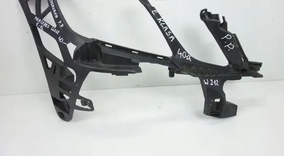 Mercedes-Benz E W212 Front bumper mounting bracket A2128852265