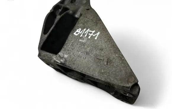 BMW X5 E70 Engine mount bracket 6772680