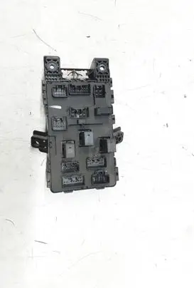 Toyota Avensis T220 Fuse module 8273005010
