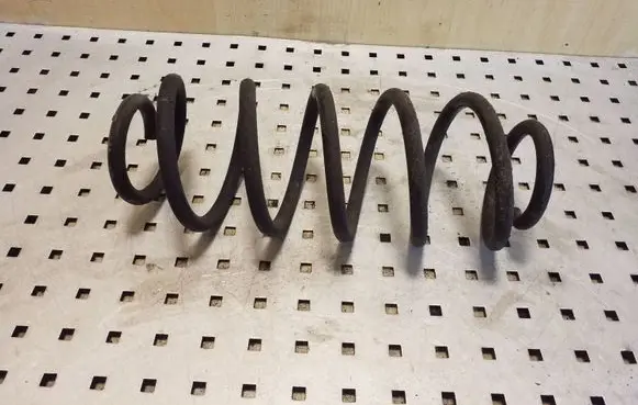 Toyota Auris E180 Rear coil spring