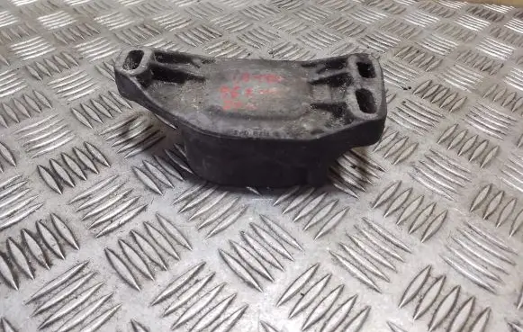 Audi A6 S6 C5 4B Engine mounting bracket 8D0199335Q