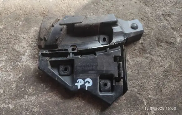 Volvo C30 Fender mounting bracket 31214885