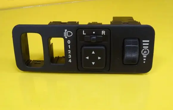 Mitsubishi Carisma Wing mirror switch MR740608