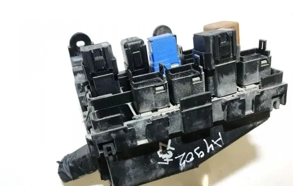 Nissan Almera Tino Fuse box set
