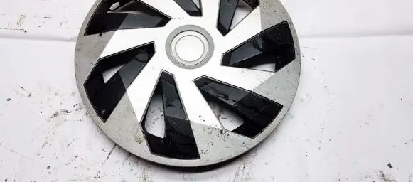 Audi A4 S4 B5 8D R14 wheel hub/cap/trim 