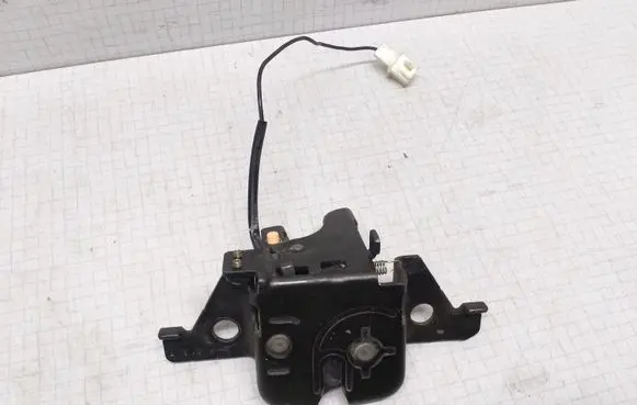 Mazda 323 F Tailgate/trunk/boot lock/catch/latch