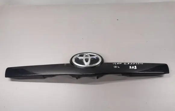 Toyota Verso Trunk door license plate light bar 