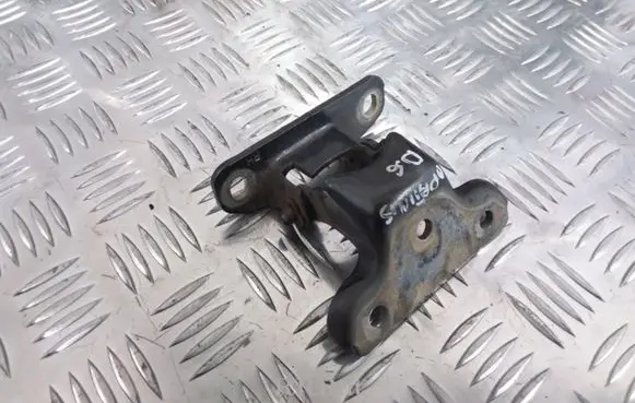 Land Rover Discovery Rear door lower hinge