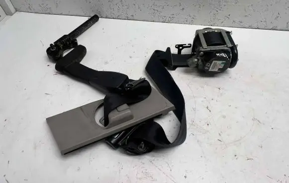 Volvo S60 Front seatbelt 616155800 P39800482