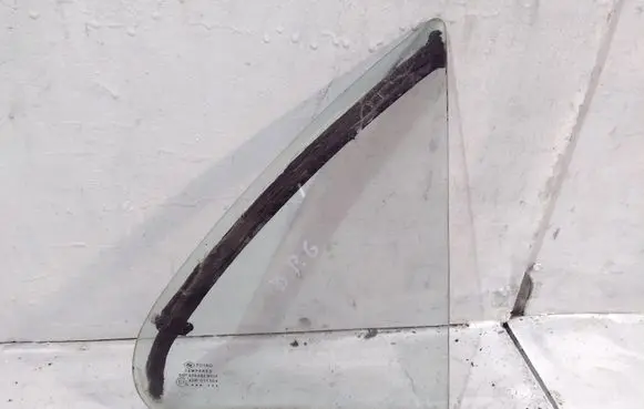KIA Sorento Rear vent window glass 