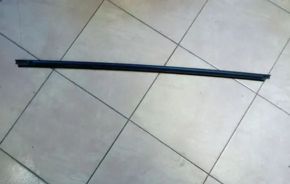 Toyota Yaris Front door glass trim molding BRAK