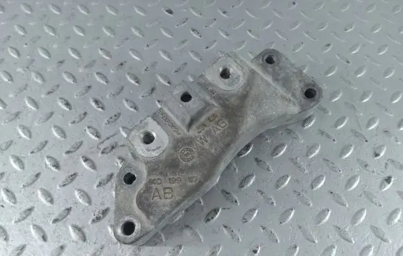 Gearbox mounting bracket