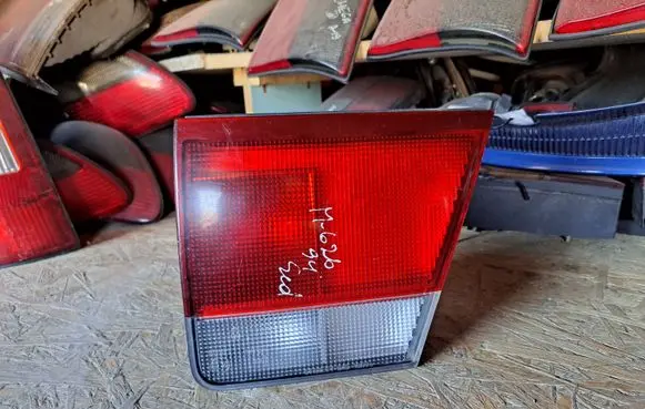 Mazda 626 Tailgate rear/tail lights 0431397R 0431397