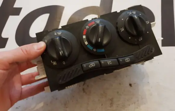 Mercedes-Benz A W168 Climate control unit A1688300485 1688300485