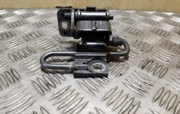 Audi A3 S3 8P Front door lower hinge 8E0831411E